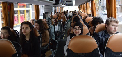 Havo 2 Montfort College (Rotterdam) op weg naar Den Haag.