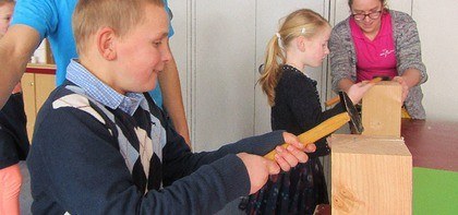 Workshop 'spijkerslaan' op SBO-school