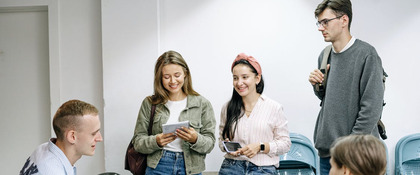 Welkom bij KlasseTaal. Voor Hoger Beroepsonderwijs. Klik hier